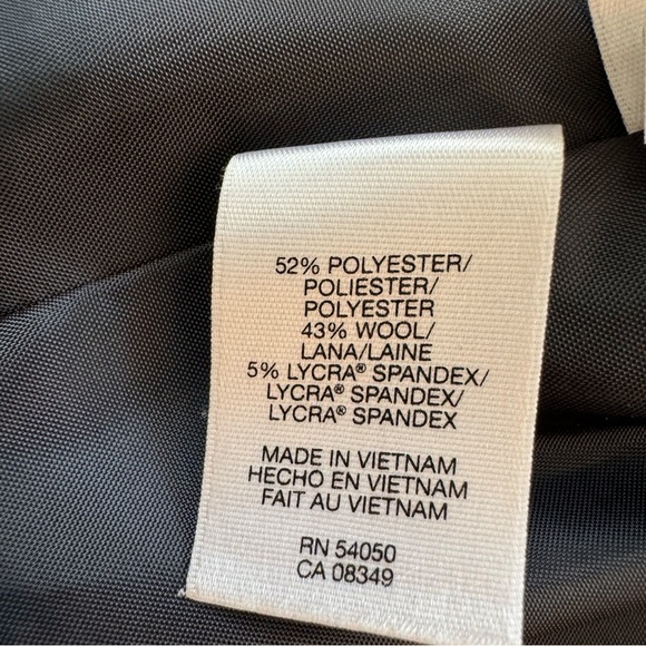 Jones New York Collection Platinum 2 button suit jacket. Size 12. Work career - Picture 7 of 9